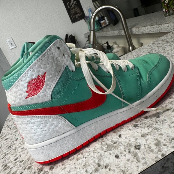 Air Jordan 1 Retro GG Verde Suede Sneakers - Picture 2 of 7